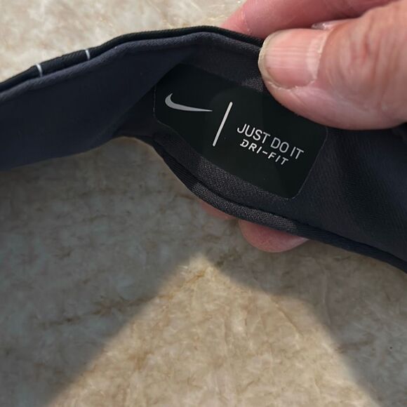 NIKE Black Visor NWOT - Picture 2 of 5